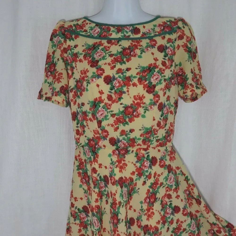 Retro 50s Pinup Dress S Red Roses Green Trim
